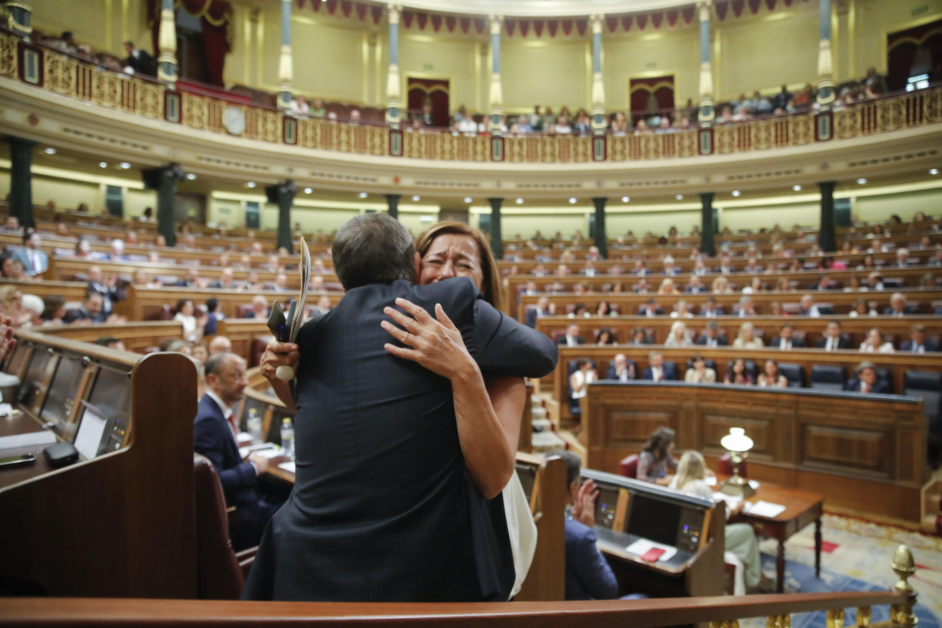 Francina Armengol, en el moment de ser votada nova presidenta del congrés espanyol (fotografia: Juan Carlos Hidalgo/EFE).