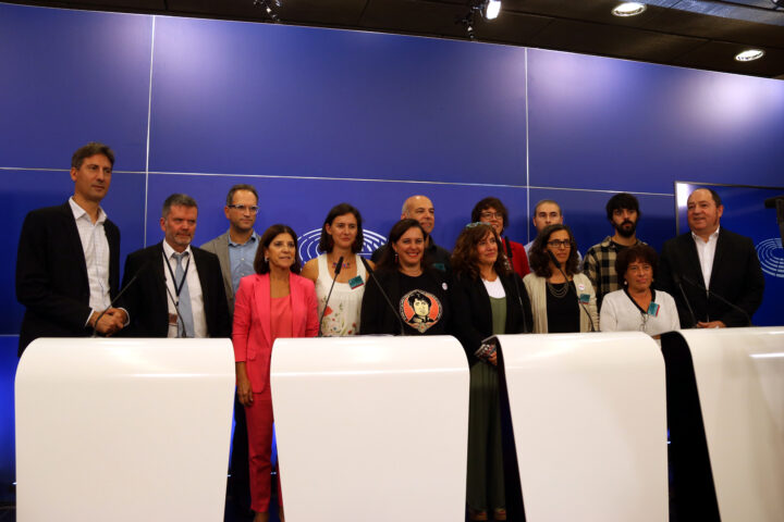 Eurodiputats i organitzacions de la Xarxa Europea d'Igualtat Lingüística (fotografia: ACN / Nazaret Romero).