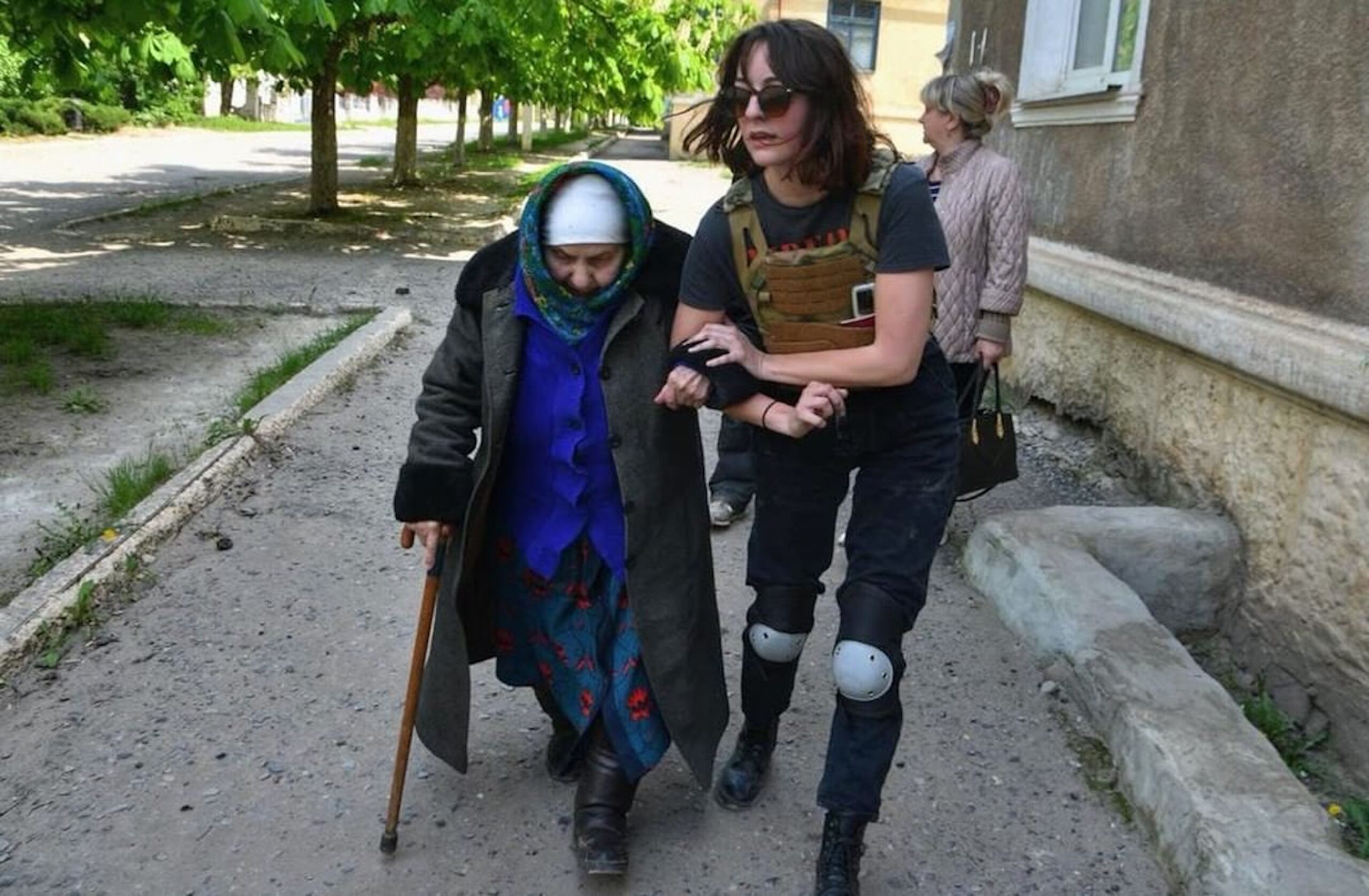 A la dreta, Emma Igual (fotografia: Road to Relief).