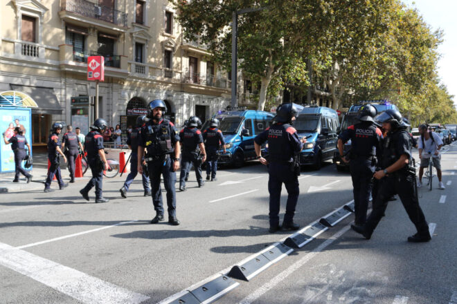 Un paquet sospitós fa activar els Mossos i tallar carrers a Barcelona