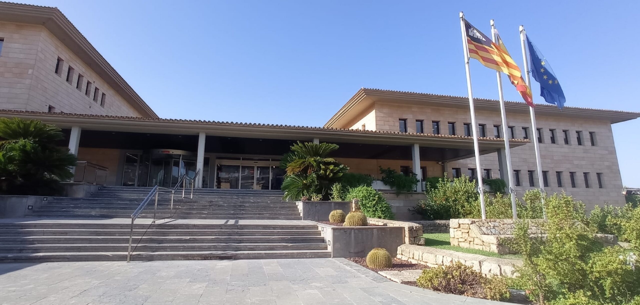 Façana de l'ajuntament (fotografia: Ajuntament de Calvià).