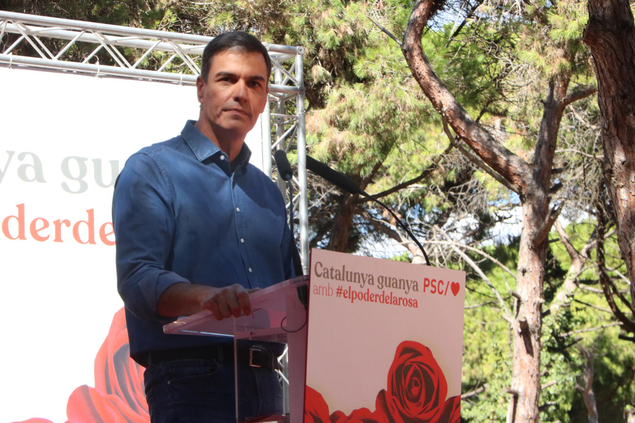 El president del Govern espanyol, Pedro Sánchez, durant la seva intervenció a la Festa de la Rosa (fotografia: ACN / Ariadna Comas).