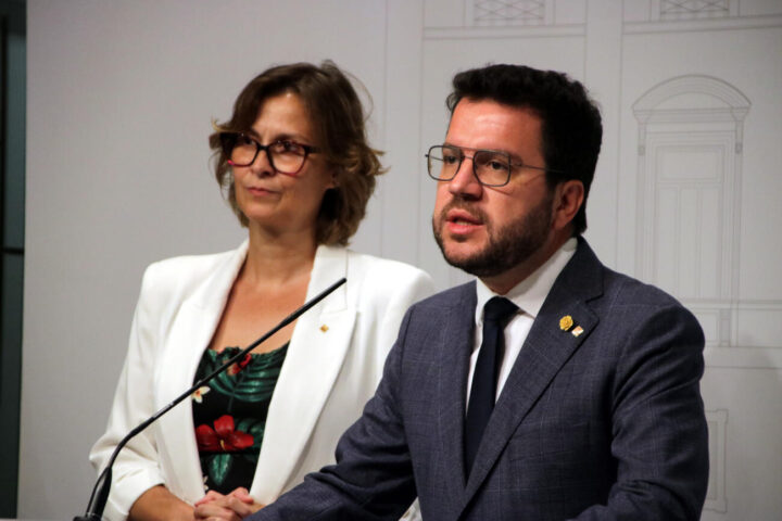 La consellera d'Acció Exterior i Unió Europea, Meritxell Serret, i el president de la Generalitat, Pere Aragonès (fotografia: ACN / Pere Francesch).