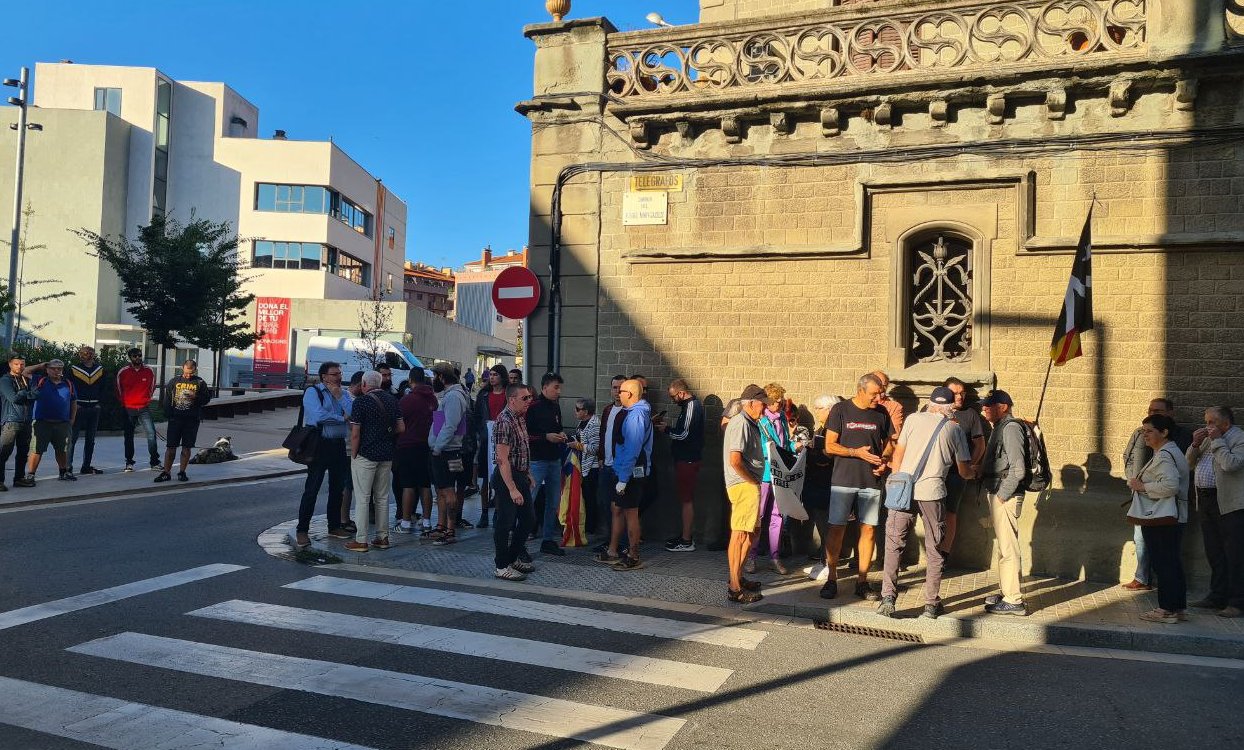 Un moment de la concentració de suport (fotografia: Pigot).