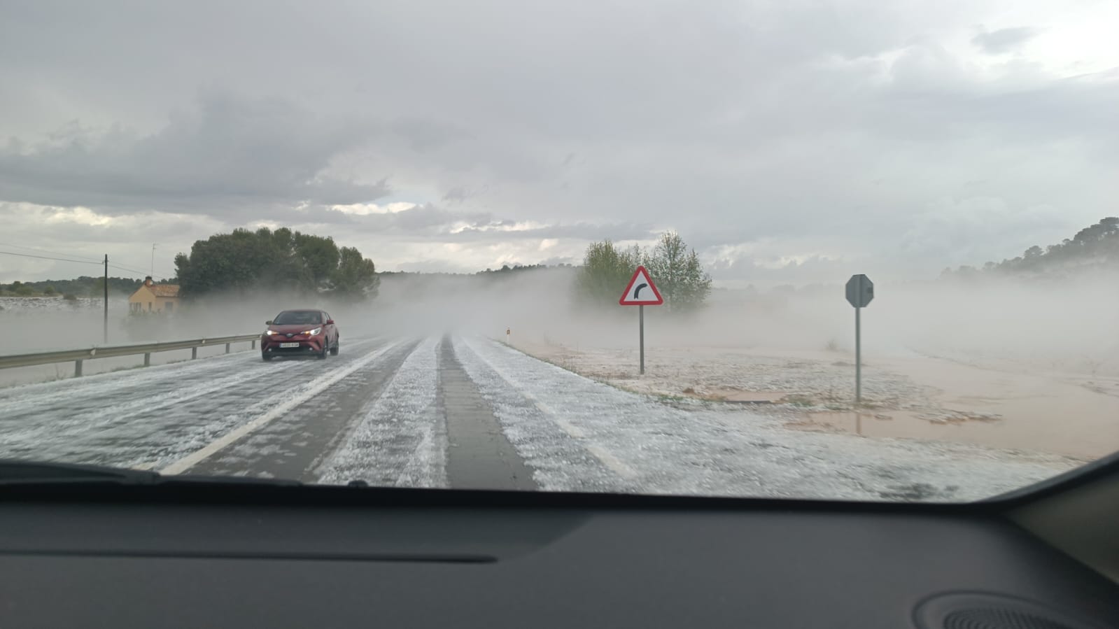 Gran capa de granit a Requena (fotografia: Raúl / @Valencia_WX).
