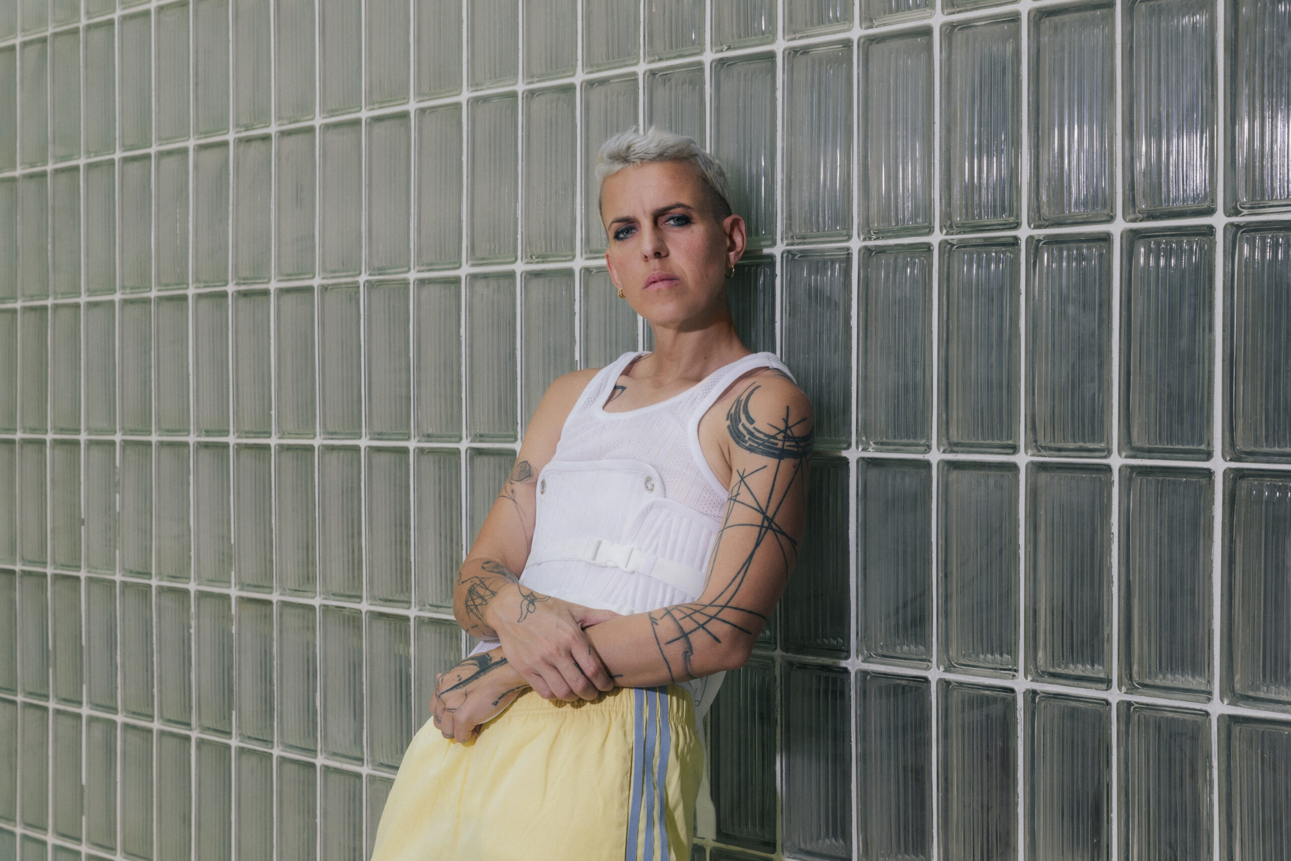 Clara Peya en una imatge promocional del disc (fotografia: Sílvia Poch).