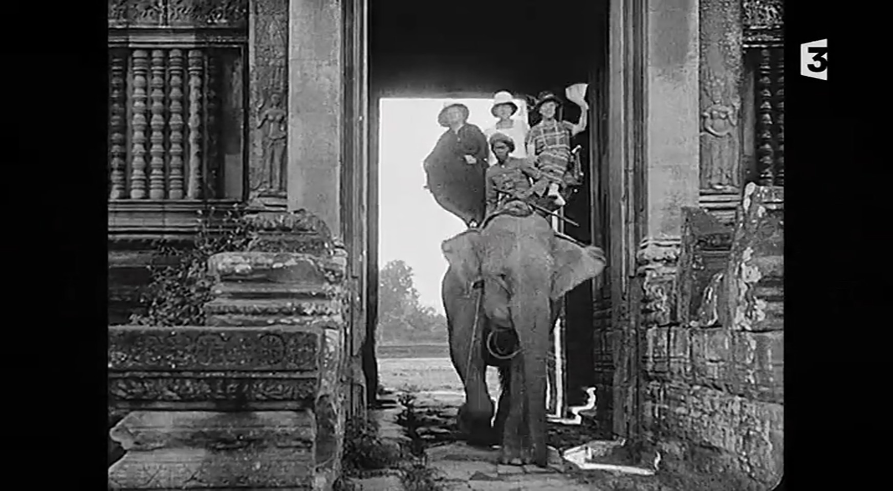 Fotograma del documentari 'La France est notre patrie' (2015), de Rithy Pahn.