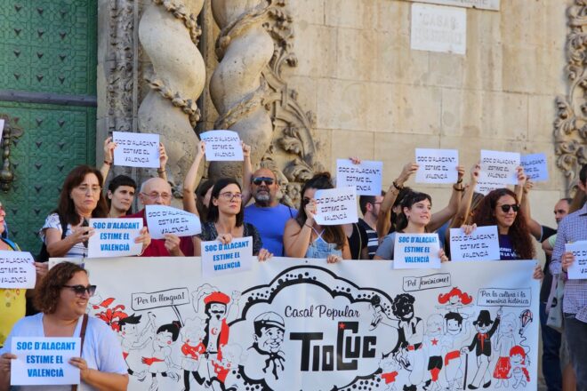 La pressió de les protestes fa retirar a Vox la proposta d’excloure Alacant de la zona catalanoparlant