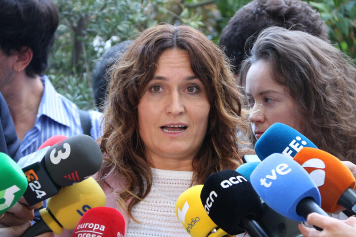 La consellera de Presidència, Laura Vilagrà, en una atenció als mitjans abans de la commemoració de la Diada a la seu de la Generalitat a Madrid