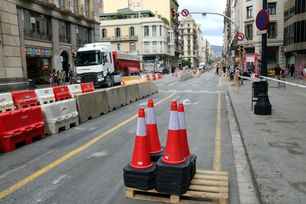 An administrative disputes court overturned Barcelona City Council’s approval to repair the Laietana road