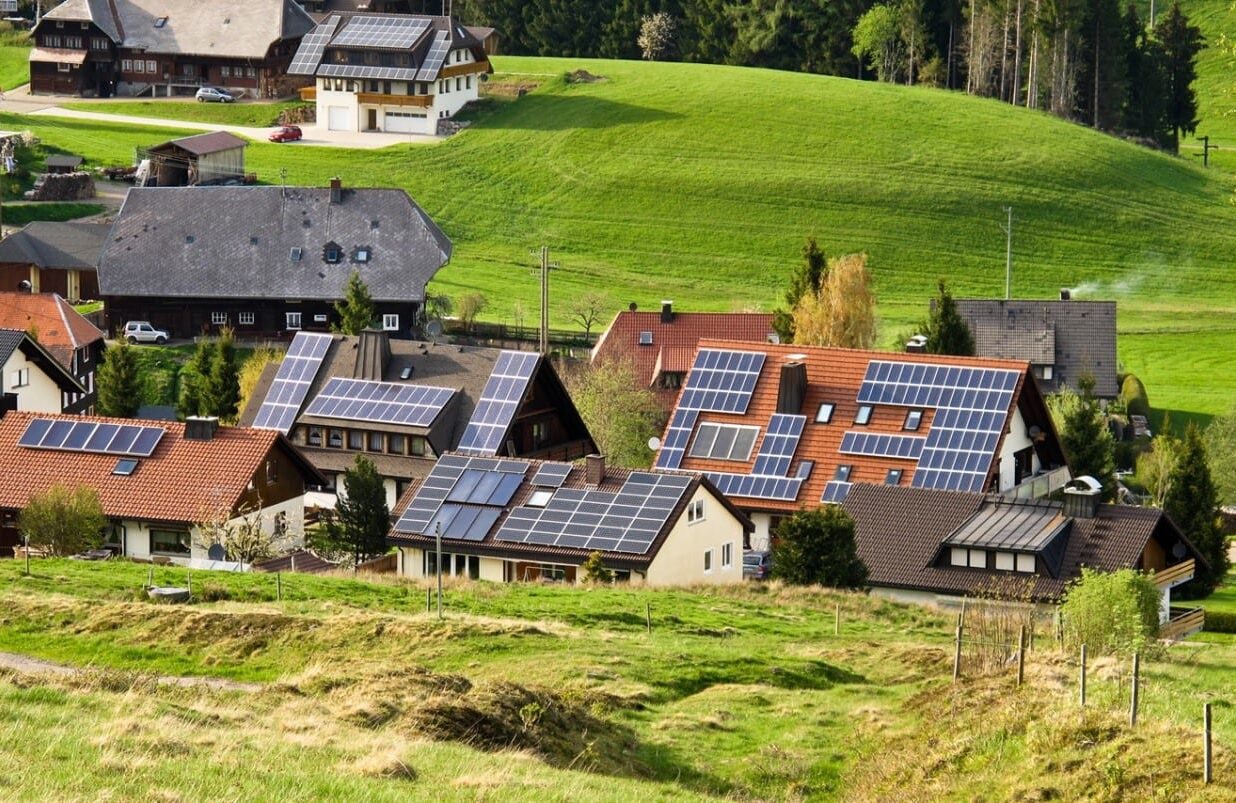 Les plaques solars són fonamentals per a abaixar el rebut energètic.