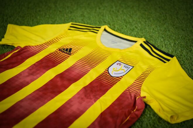 La nova samarreta “quadribarrada” de la selecció catalana té cinc barres