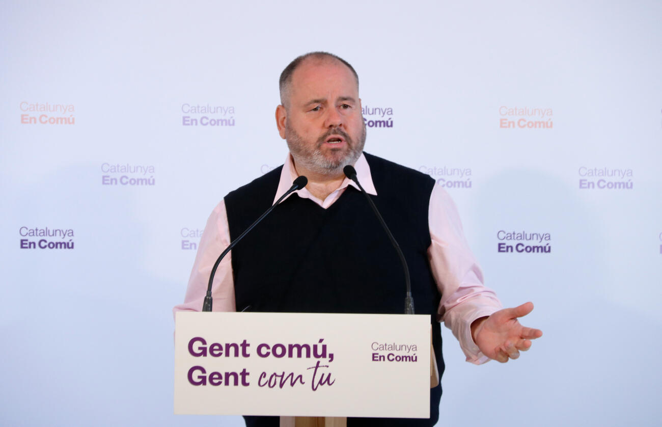 El portaveu de Catalunya en Comú, Joan Mena, en conferència de premsa avui (fotografia: ACN/Francesc Voltas).