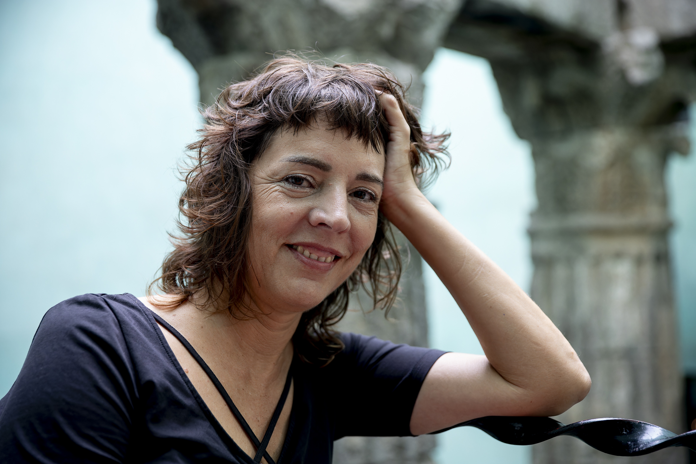 Núria Cadenes, a les columnes d'August a Barcelona, de la mateixa època que Tiberi, que es troben a la seu del Centre Excursionista de Catalunya (fotografia: Albert Salamé).