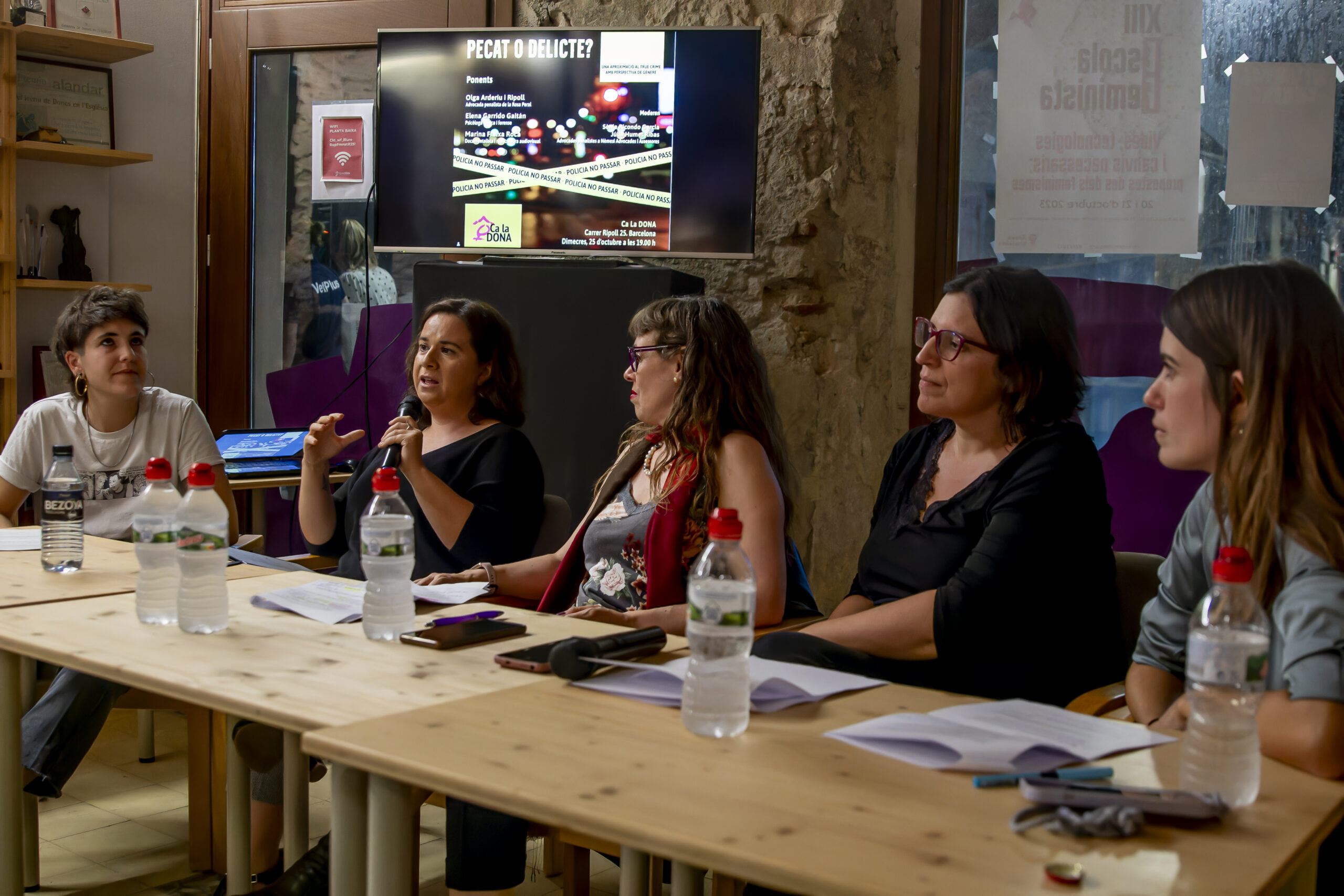 D'esquerra a dreta, Marina Freixa, Elena Garrido, Olga Arderiu, Júlia Humet i Sònia Ricondo. Fotografia: Albert Salamé