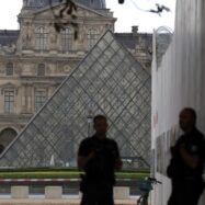 Difícil de vendre: quant podrien valer al mercat negre les peces robades del Louvre?