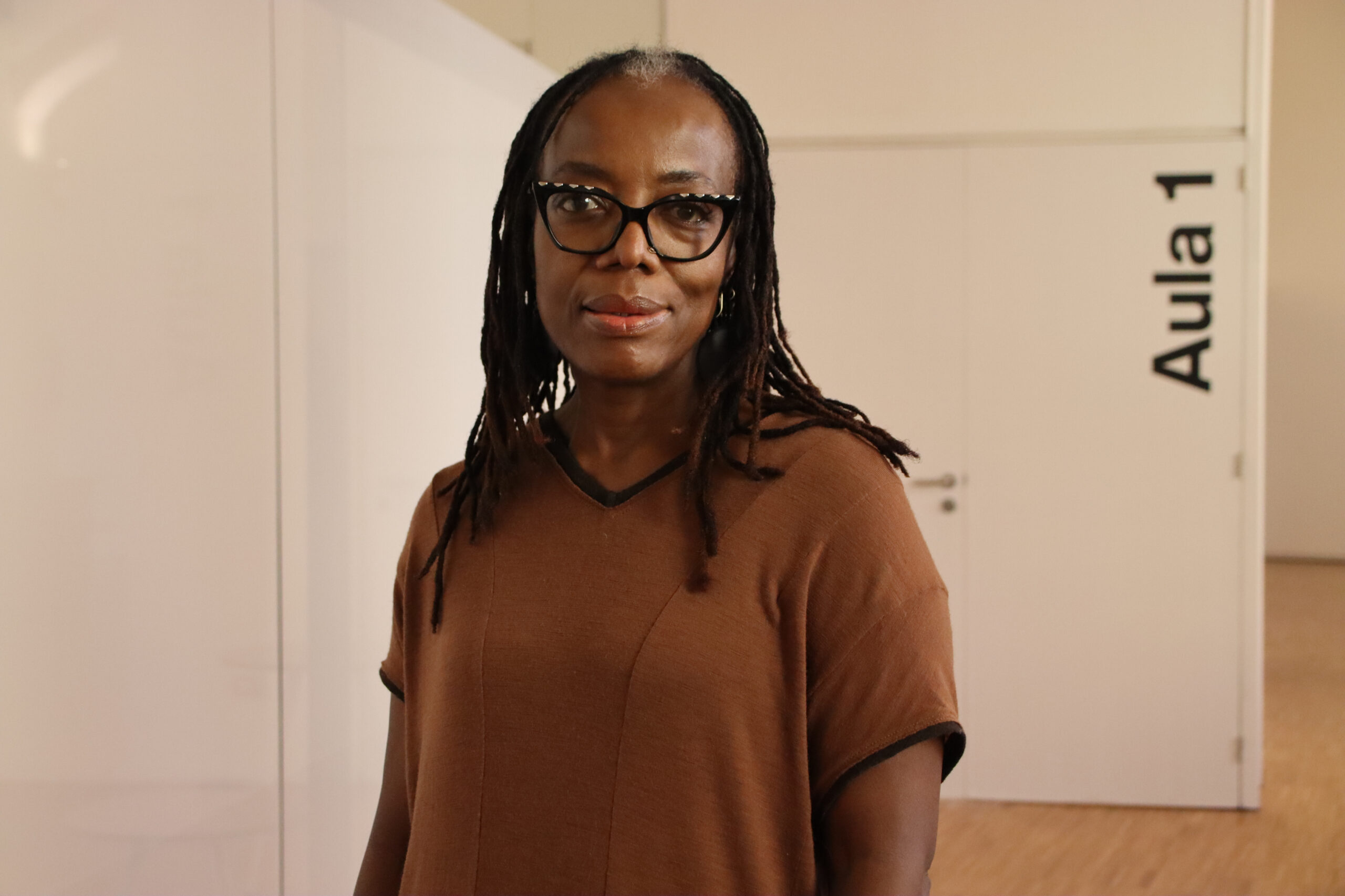 L'escriptora i cineasta Tsitsi Dangarembga al CCCB (fotografia: ACN / Eli Don).