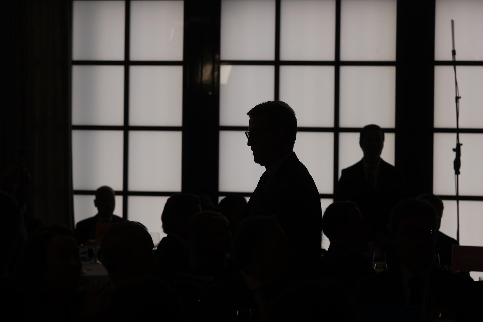 L'ombra de Feijóo en una fotografia d'arxiu (fotografia: Juan Carlos Hidalgo).