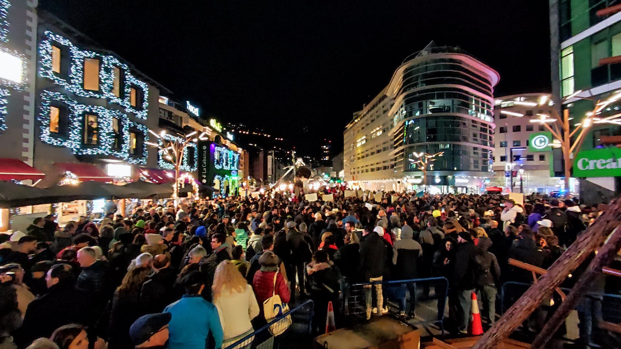 Un moment de la manifestació a Andorra la Vella (fotografia: @CarlaLobaco).