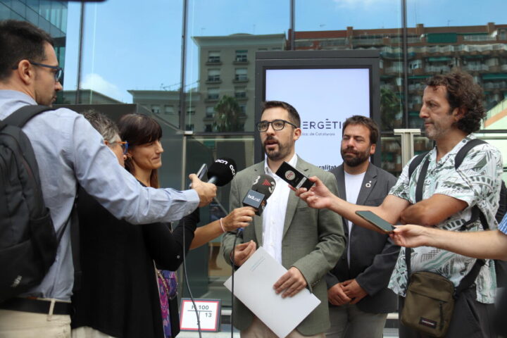 El director general de l'Energètica, Dani Pérez, en una atenció als mitjans (fotografia: ACN / Aina Martí).