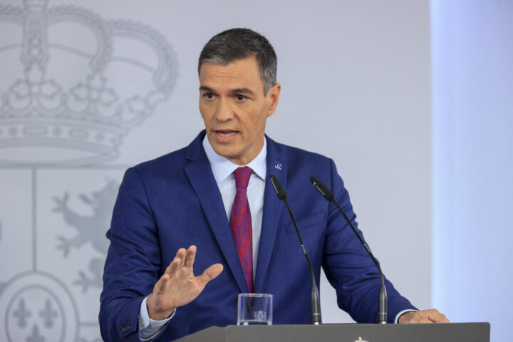 Pedro Sánchez en una conferència de premsa (fotografia: EFE / Zipi).