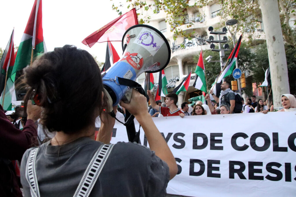 Absolen un manifestant que va recollir el mòbil d’un caporal en una protesta pro-Palestina