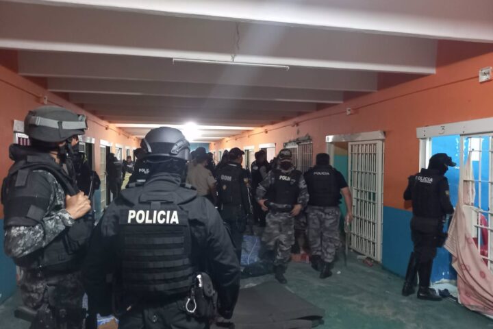 Fotografia d'arxiu d'agents de policia a la presó de Guayaquil on s'han produït els crims