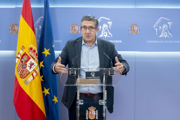 Patxi López en un moment de la conferència de premsa (fotografia: Europa Press / Alberto Ortega).