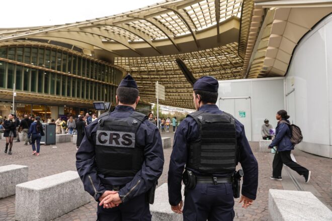 Intervenció policíaca al consolat iranià a París per un home amb un presumpte explosiu