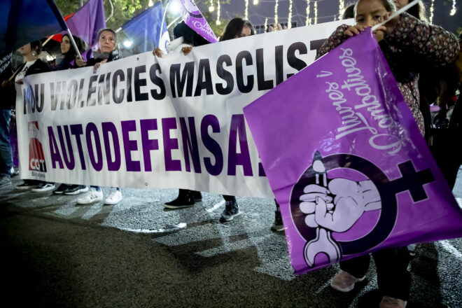 El TC declara nul un article de la llei catalana contra la violència masclista que entrava en l’esfera dels partits