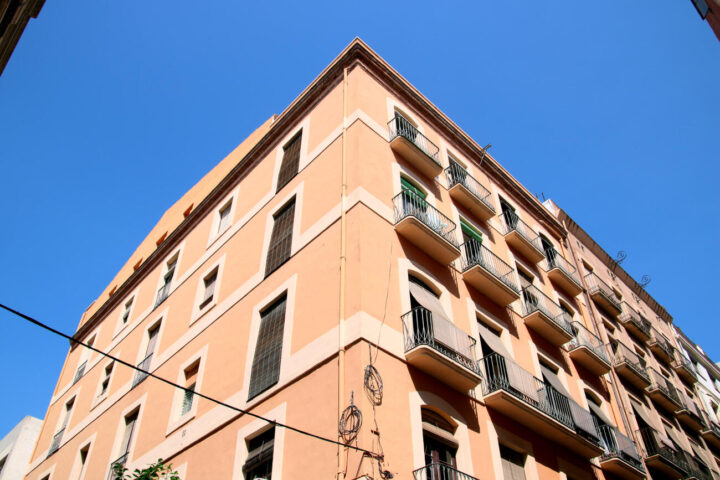 Un bloc de pisos al centre de la ciutat de Tarragona.