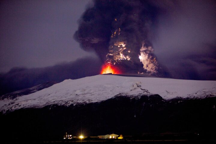L’erupció del volcà Eyjafjalla a Islàndia, el 2010 (fotografia: Vilhelm Gunnarsson).