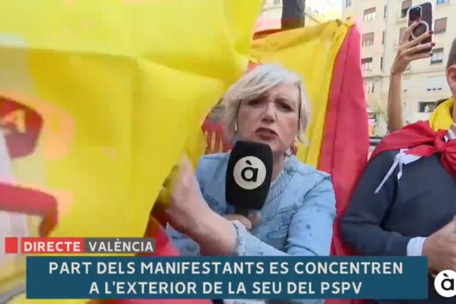 La fiscalia demana d’investigar l’agressió a una periodista d’À Punt en una manifestació ultra davant de la seu del PSPV
