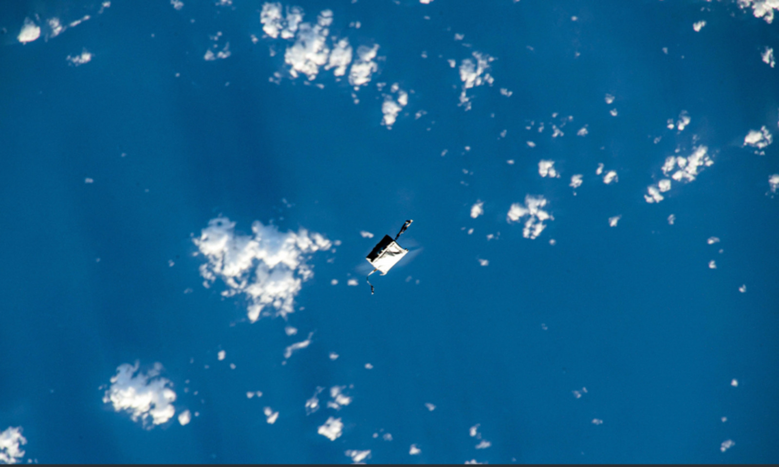 Detall de la caixa (fotografia: nasa.gov)