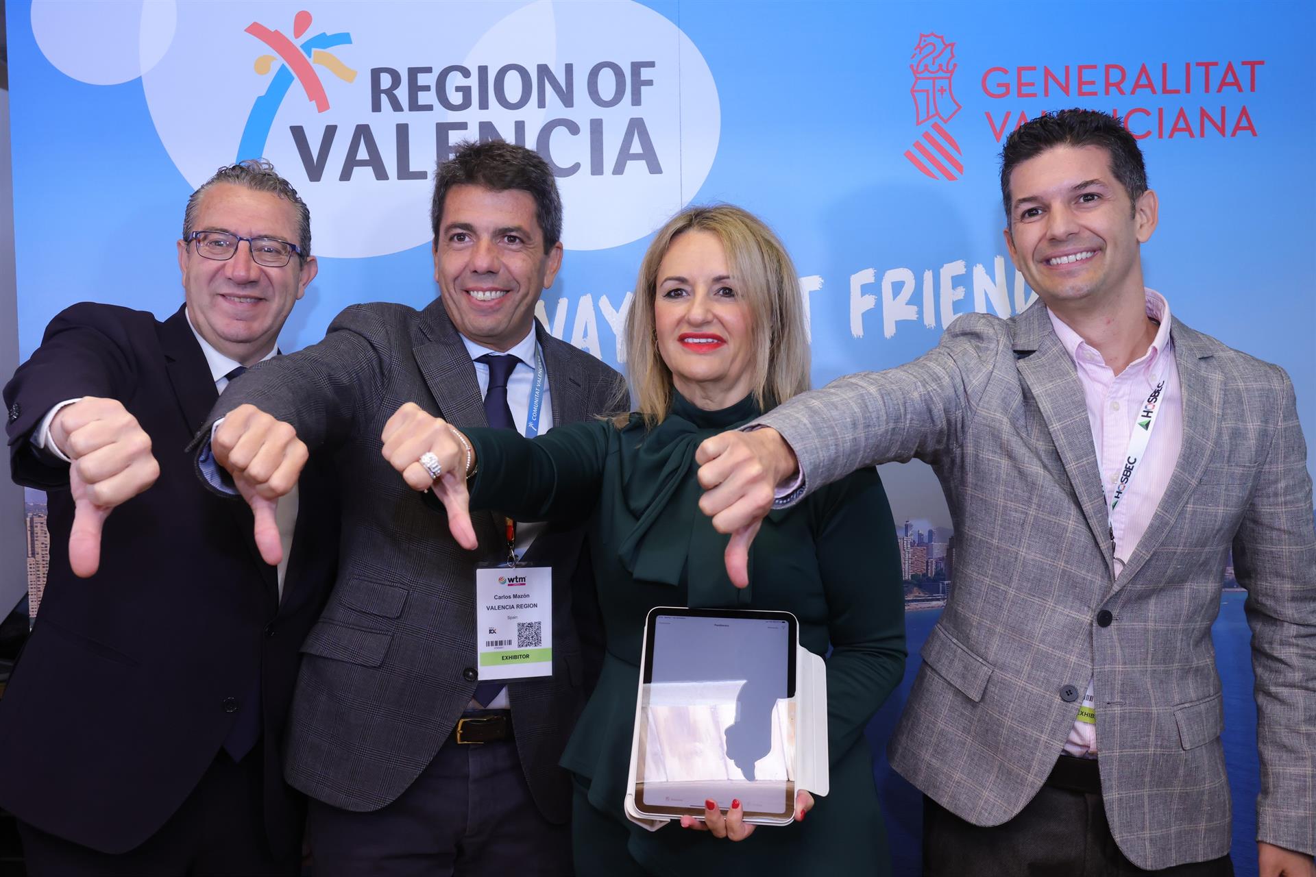 Toni Pérez, Carlos Mazón, Nuria Montes i Fede Fuster anuncien la derogació de la taxa turística a Londres (fotografia: GVA).
