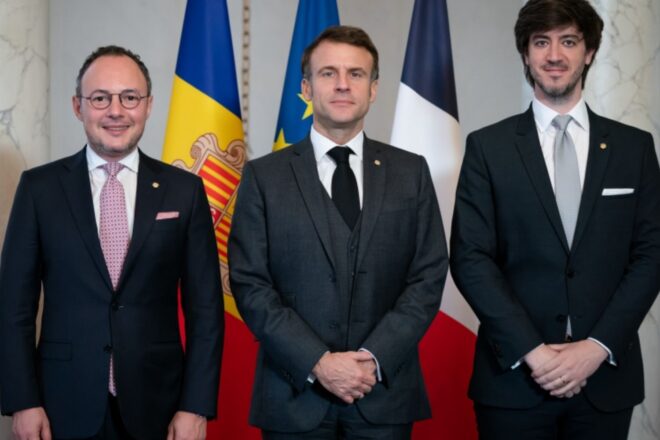 Macron suspèn la visita a Andorra per la crisi política francesa