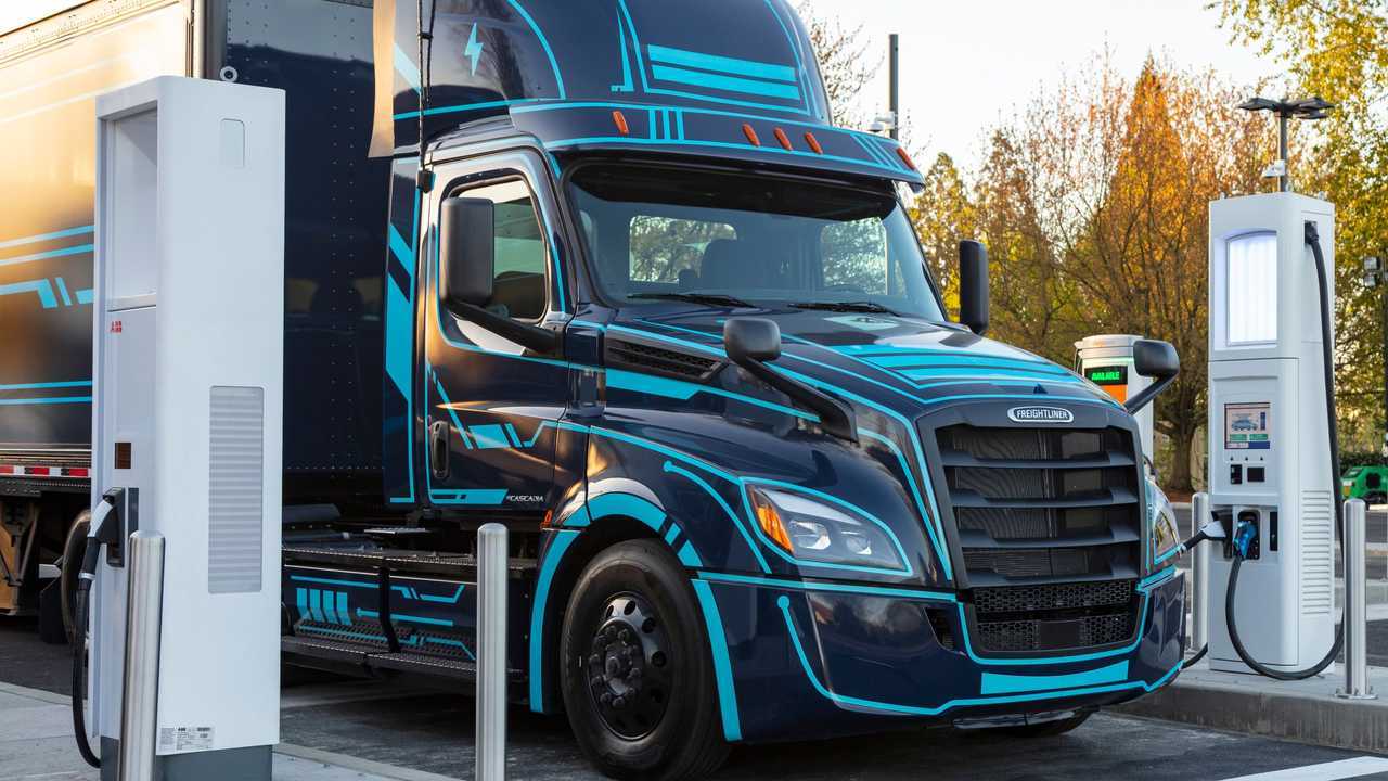 El punt clau per al sector del transport és la disponibilitat de punts de càrrega dins les ciutats i la xarxa de carreteres.