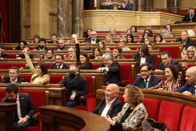 ERC i PSC acorden deixar en mans dels ajuntaments el topall als HUT i baixar a 140 els municipis on es regularan