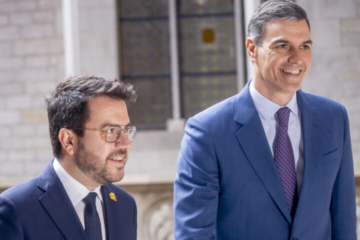 Pere Aragonès i Pedro Sánchez, aquest migdia al Palau de la Generalitat (Fotografia: Albert Salamé)