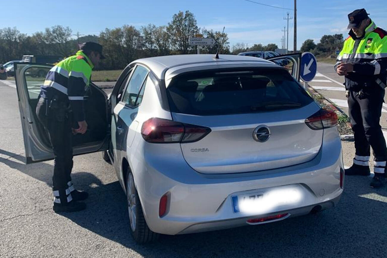 El vehicle que ha envestit els manifestants (fotografia: cedida a l'ACN).