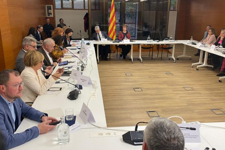 Imatge d'arxiu de la reunió de la consellera d'Educació, Anna Simó, amb els eurodiputats.