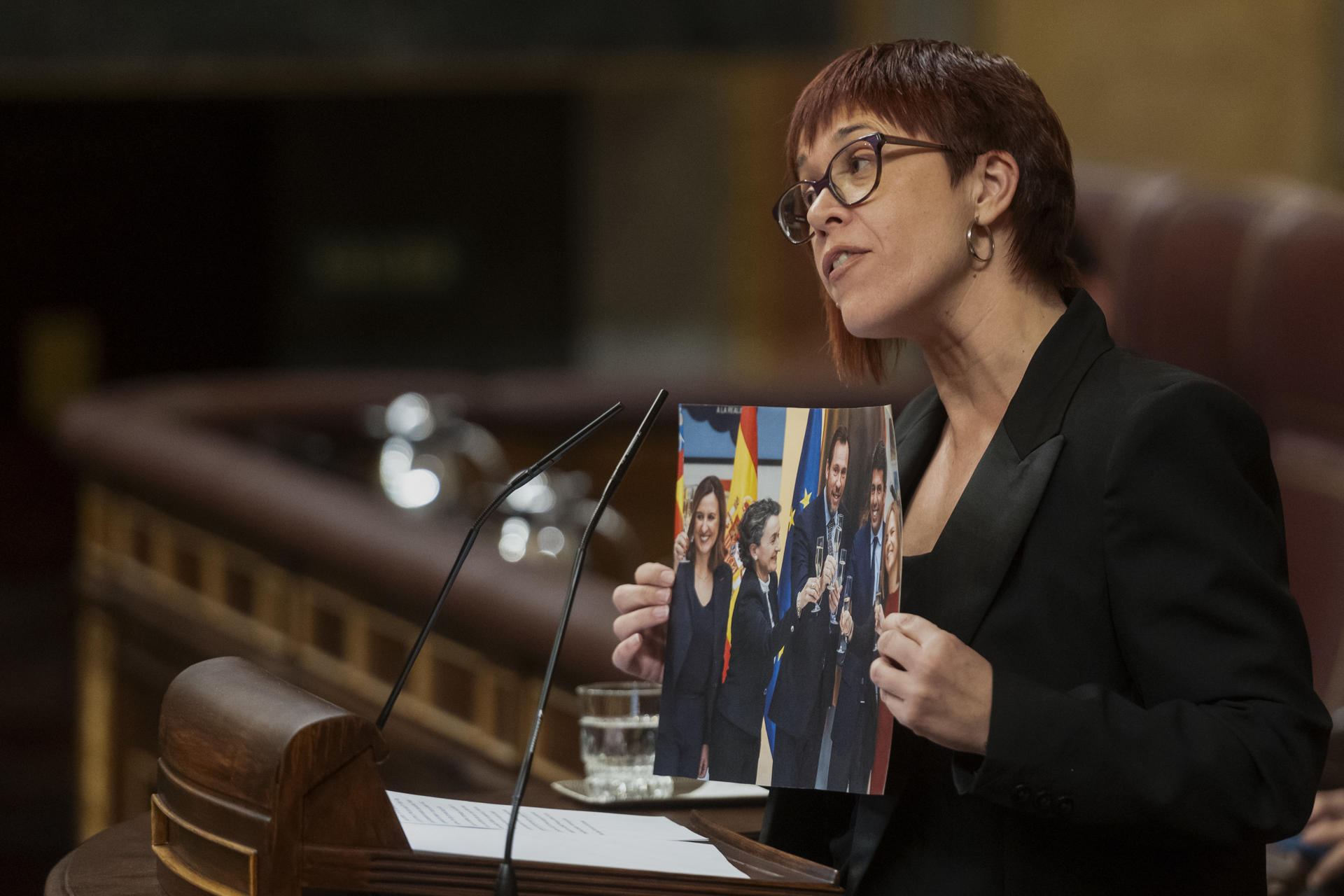 Àgueda Micó durant la intervenció contra l'ampliació del Port de València (Fotografia de Fernando Villar)