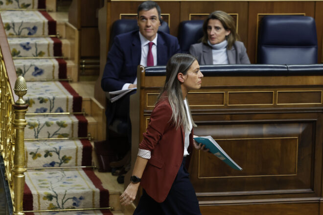 Junts crema un darrer cartutx amb el PSOE tot pressionant amb la llei perquè les empreses atenguin en català