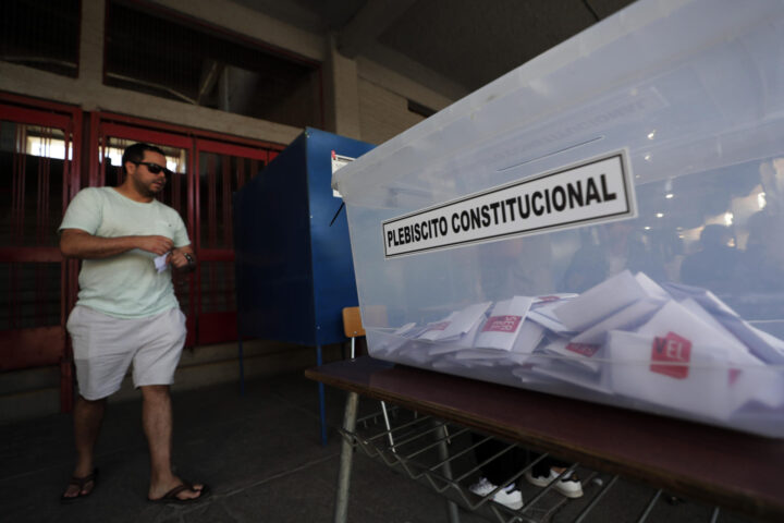 Imatge de la votació a Santiago de Xile. (Fotografia d'Elvis González)