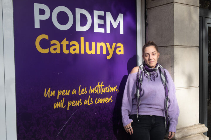 Conchi Abellán, coordinadora de Podem, a la seu de Barcelona (fotografia: Adiva Koenigsberg).