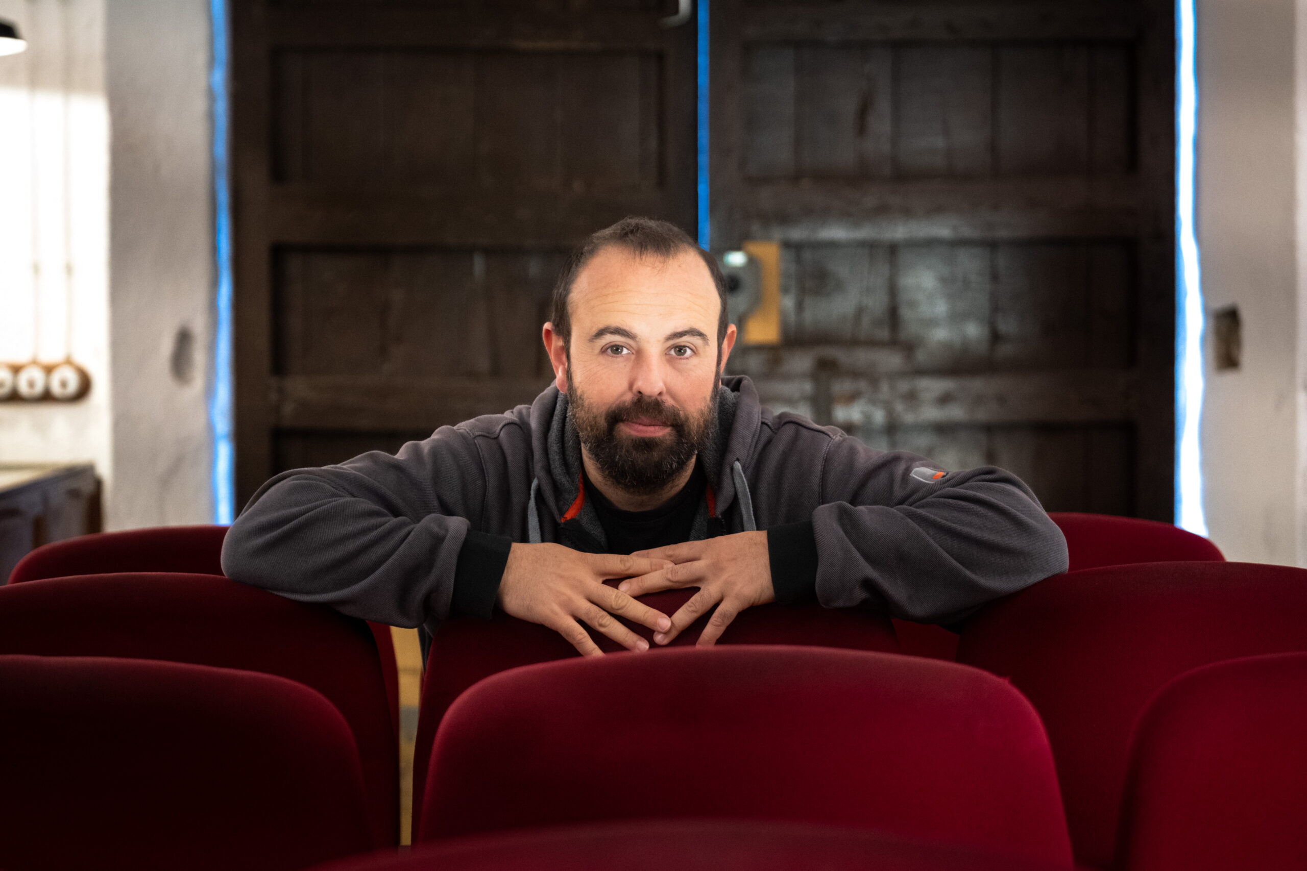 En Peyu, a la seva productora, el Corral, a Gurb (fotografia: Adiva Koenigsberg).