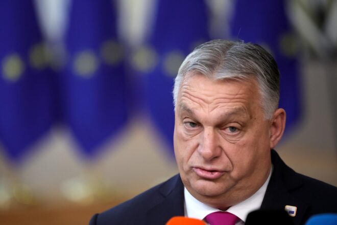 Eurodiputats canten ‘Bella ciao’ al ple de l'Eurocambra després del discurs d’Orbán