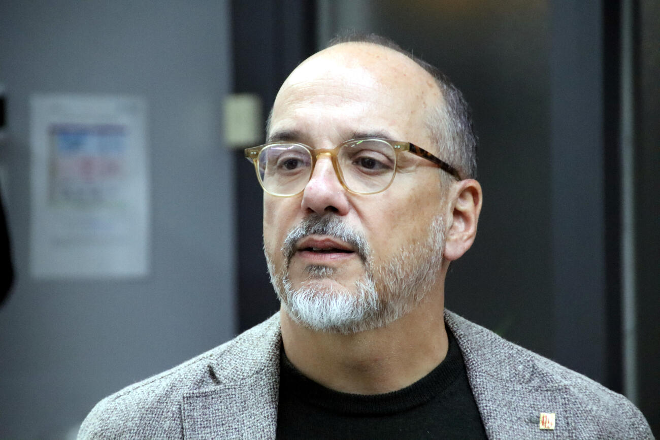 El conseller de Drets Socials, Carles Campuzano, aquest dijous en una visita a la comarca d'Osona (fotografia: ACN / Laura Busquets).