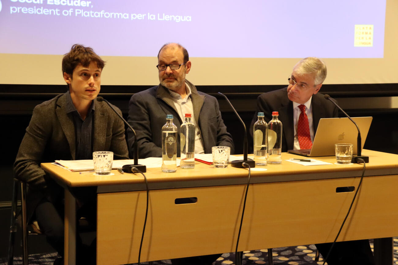 La presentació de l'informe de Plataforma per la Llengua sobre l'oficialitat del català a la UE (fotografia: ACN).