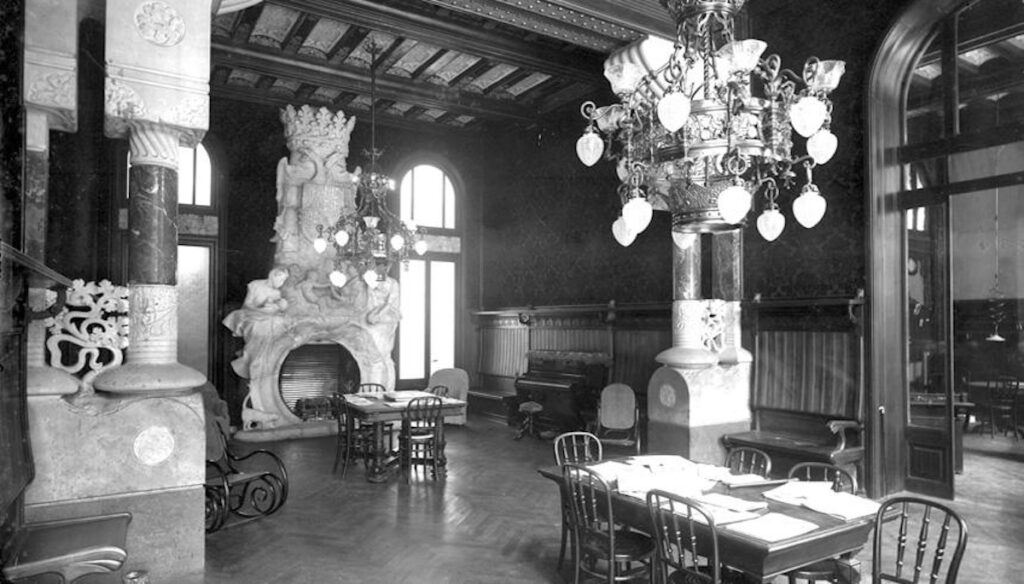 La sala de lectura de l’Hotel Espanya, en una foto d’època.